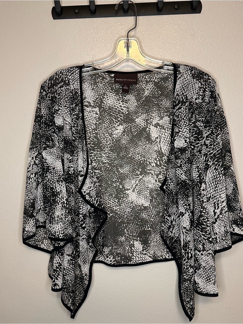 Dana Buchman Black & White Snake Skin Print Open-Front Shrug